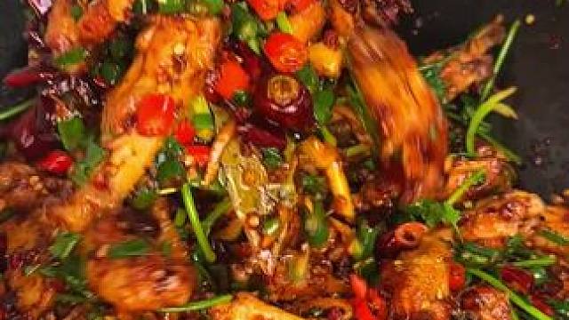 一学就会的香辣鸡翅真的太下饭了，看电视追剧手指都要嗦干净#美食 #重庆美食