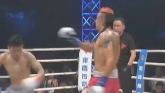 韩飞龙硬碰伦巴多 拳腿交锋全程燃炸 #韩飞龙#峨眉传奇#峨眉传奇年终盛典