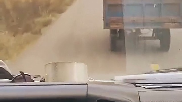 前面车为什么不让道呢