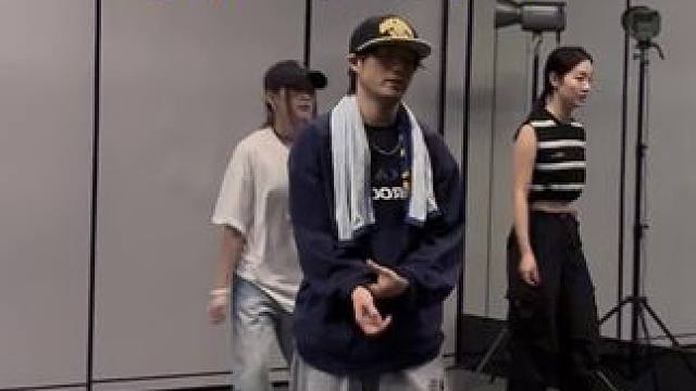 跳出松弛感～ ♾️·CHOREO
·波波BOBO导师编舞课堂直拍分享
授课时间：蛇口店每周日20:2