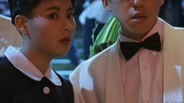 黑心师傅为赚钱，不料竟小孩脑袋撞石板卖艺，《太子爷出差》 #影视解说 #精彩片段 #太子爷出差