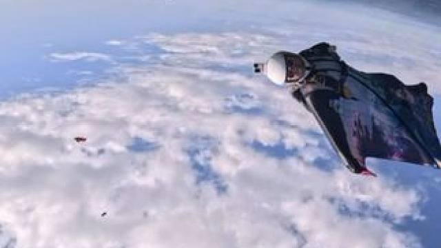 现实里玩玩就算了，国服载入，按F开始翼装飞行 #极限运动 #翼装飞行 #创作人计划