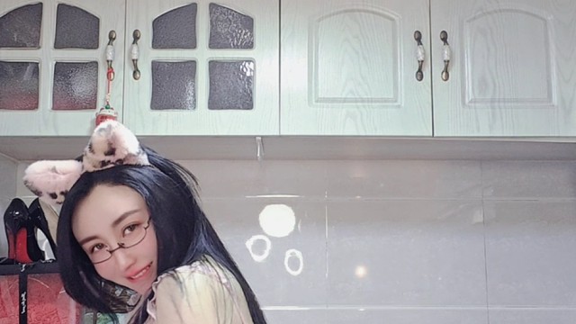 这个眼镜粉粉嫩嫩