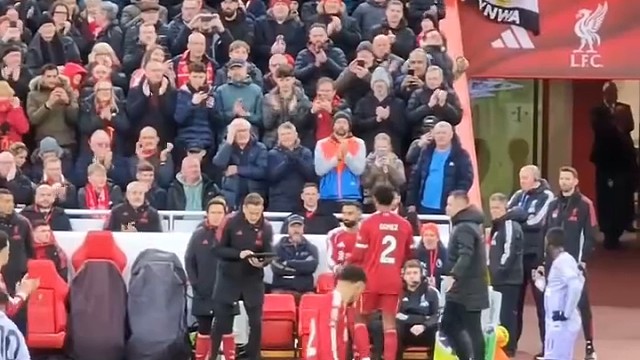 之前以为出了机会他是不愿意传，看了这场发现他是真传不到位啊