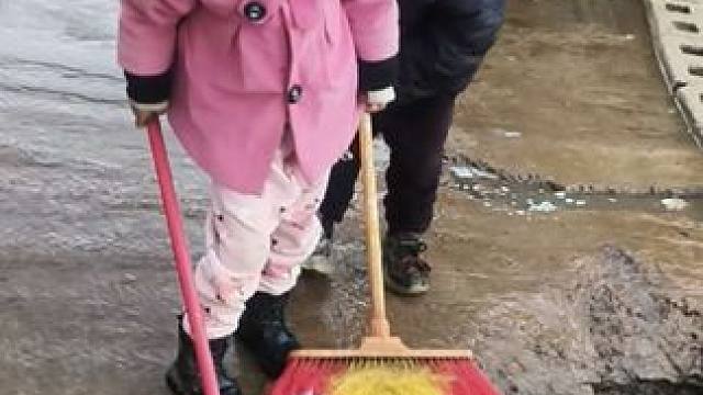 孩子们都挺勤快的。