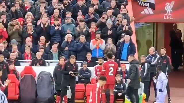 之前以为出了机会他是不愿意传，看了这场发现他是真传不到位啊