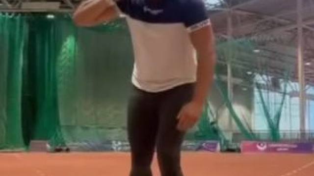 英国和爱尔兰举重运动员刘易斯·拜恩 - 进行铅球投掷训练。 (PB 18.56米，出生于2001年9