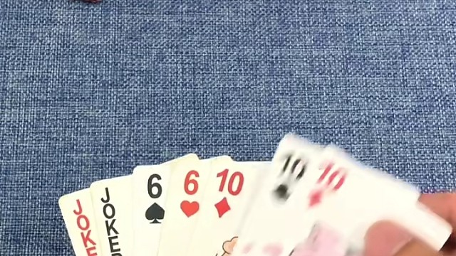 握着一把天胡的好牌，愣是被你打得稀碎！明明能三带一对、王炸压轴，怎么就搞成这样？