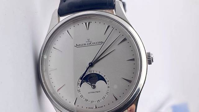 年底费单抱团？小姐姐淡定当表交钱！