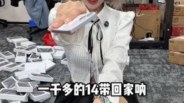 小梦又开始戏精卖手机了#数码科技 #手机数码 #iphone #精品二手手机 #戏精