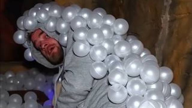 最新一期战斗民族躲猫猫大赛：圣诞游乐场 玩家花样百出，谁能获得巨额奖金#躲猫猫