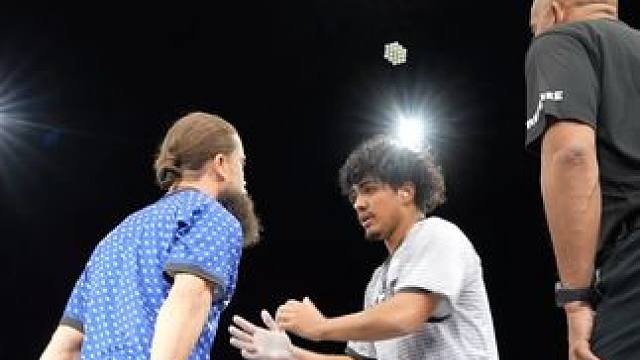 刚打到一个就嚣张庆祝，转眼就被大佬一耳光打晕在地