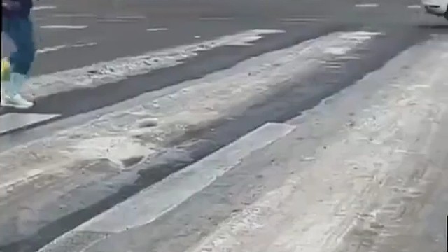 隔着屏幕就感觉摔的屁股疼[捂脸]