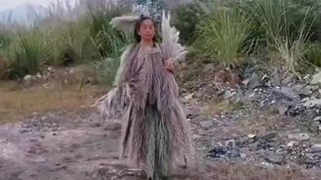 山卡卡里的农村大姐一部手机直播30天变现2000新人首播直播变现的小工具直接拿去用轻松开播