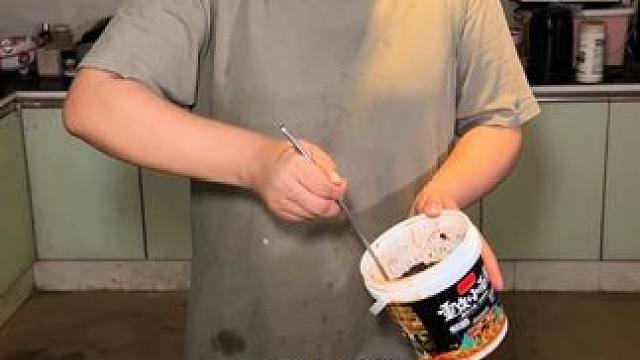 在家煮重庆小面，挖一勺向料就行了！