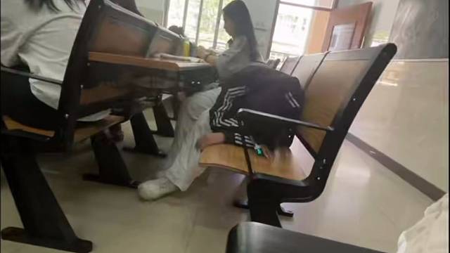 校内外不认识我很正常