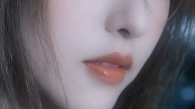 有人嫌你不够好看，有人捏着你的脸告诉你他爱你所有