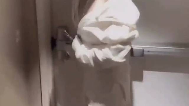 她说要告诉我一个秘密