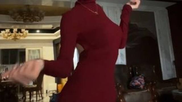 小皮裙～大波浪～ #小皮裙大波浪 #妈咪摇2 #野狼disco #红裙#圣诞战袍