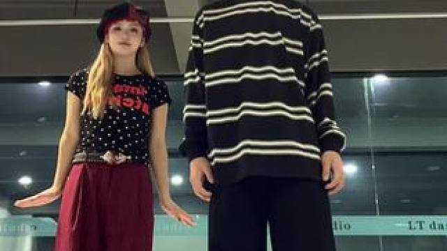 不是？怎么不按说好的来，这里不让欺负老人啊…#Locking #滑溜溜海豹舞挑战 #抖音热门舞蹈计划