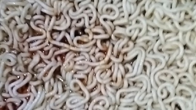 以前我很穷但我很快乐，现在好了，我不但穷，还把快乐弄丢了。