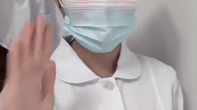 这是在家执业的假护士？反差也太大了