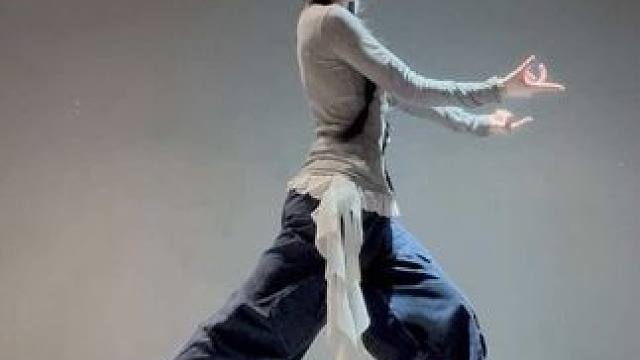 刚学跳舞的时候就特别喜欢fallinout✨ #fallinout #原创编舞 #我叫荔枝编舞 #抖