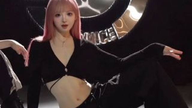 Hush 想念我的粉色头发了～#宇飞aimee编舞 #原创编舞 #抖音热门舞蹈计划 #我的2025舞