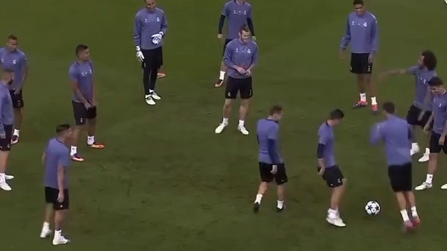 这才是真正的银河战舰！重温皇马欧冠荣耀时刻，看哭了多少老球迷！，也太难了