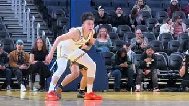 今日 旧金山大学在勇士队主场Chase Center 对战洛约拉芝加哥大学王俊杰开场强势内线打进，生吃对手！