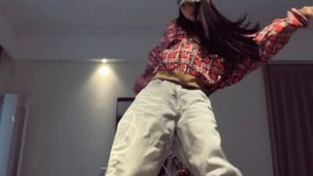 很直接的一个帅舞