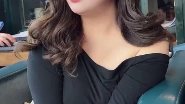 有一次接触东北妹，她男朋友在门口放风。