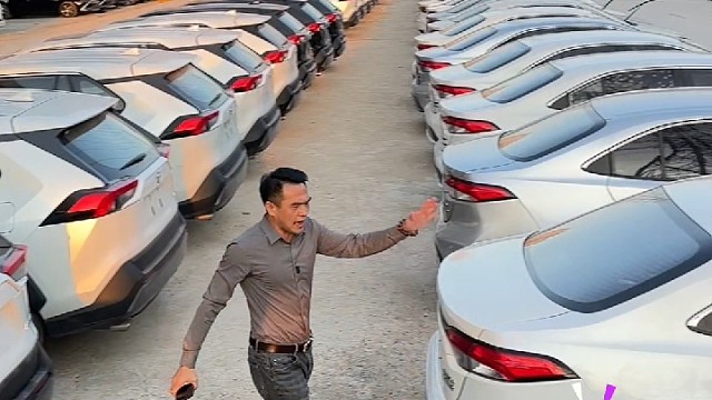 我是汽车批发商，我可以给你批发价，联系我#中国汽车#汽车批发#丰田 #荣放#非洲卢旺达