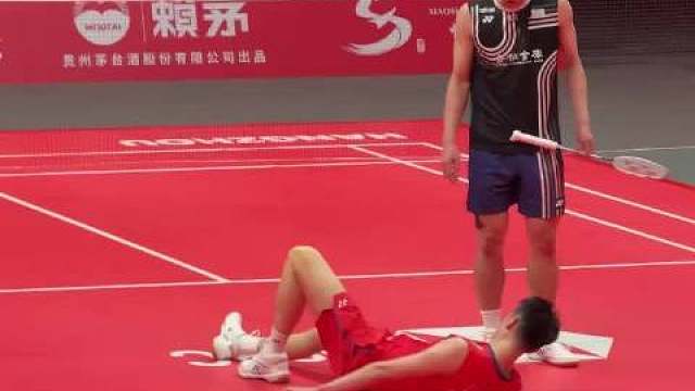 第五场李诗沣vs周天成，师傅今天状态也好棒！开局！成功拿下第一局！局点特别支棱，师傅今天稳稳的！ 师傅防守棒棒的！第二局师傅就这么一分分的慢慢追上去，李诗沣-加油！14:11时摔倒了 希望只是扭伤，好好休息，好好养伤，健康才是第一，真的，他一直都是特别善良的小孩，明年他也要26了