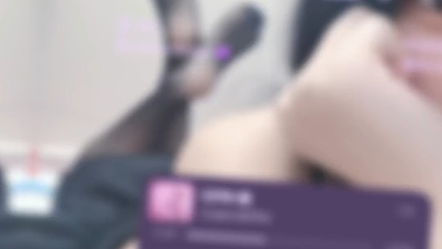 突然有点莫名其妙的破碎感又或许是我心事太多压得我喘不过气。