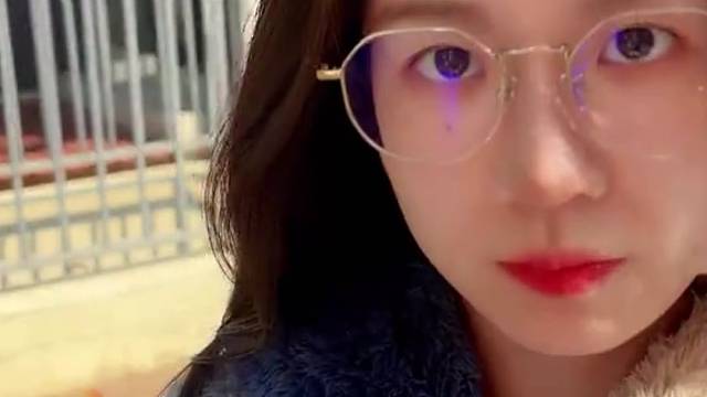 这种反差在网站上最多。