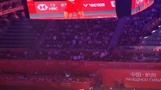 在现场，见证丫丫邦邦逆转成杜组合挺进决赛，有几个多拍太精彩了，好看，赏心悦目，恭喜国羽混双锁定冠军。 ​​​