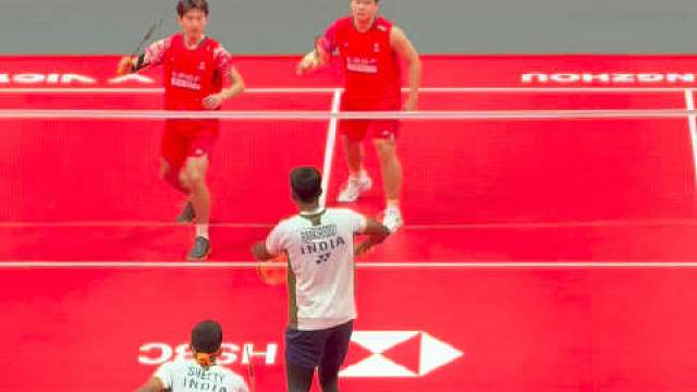 【】今晚，在杭州举行的2025年世界羽联年终总决赛男双比赛中，中国组合 / 2-1印度组合兰基雷迪/谢提，。 ​​​