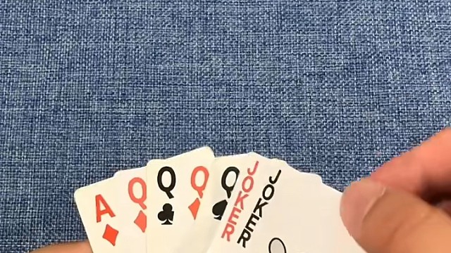 直接先出炸啊留着一对Q干嘛？