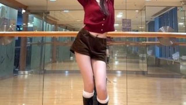 一穿红色就想跳solo是什么毛病️‍