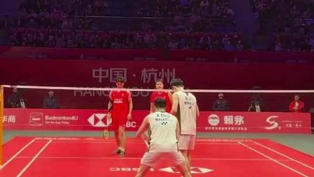 这球应该算梁王的十佳球之一了吧，2:0击败印度黑塔塔组合，成功晋级2025年世界羽联巡回总决赛男双决赛，将与韩国徐承宰、金元昊争夺最后的冠军。 ​​​