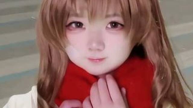 “怎么样？看起来像真的天使吗？” 萌妹转场