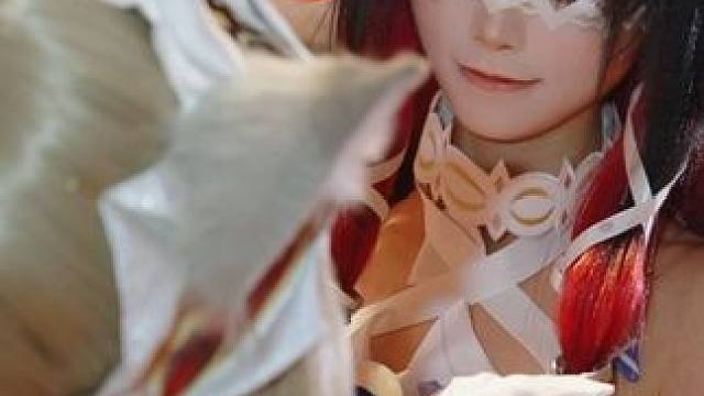 她们是女同事吗