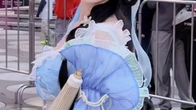 哩个好美，呢个好帅，嗰个有点小痞帅！最夯国漫团建降临深振！