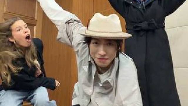 可恶，谁踹的我？ Maika