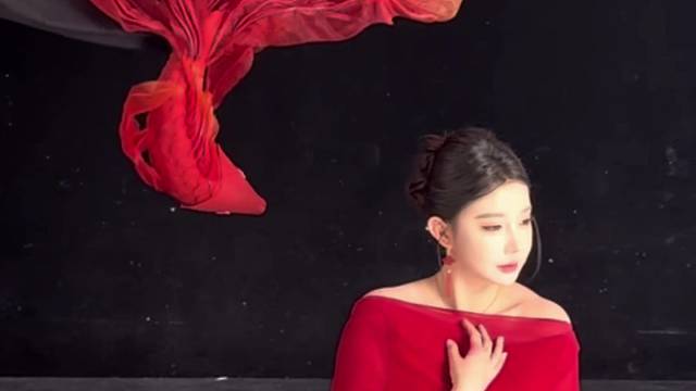 别选她了 和我回家吧