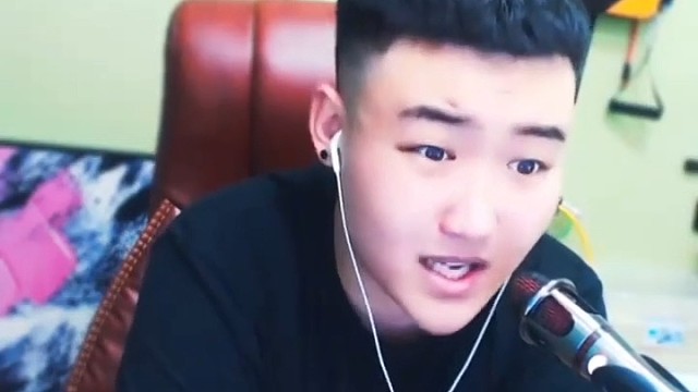 十几岁的爱很纯，但二十五六岁合适比爱靠谱。