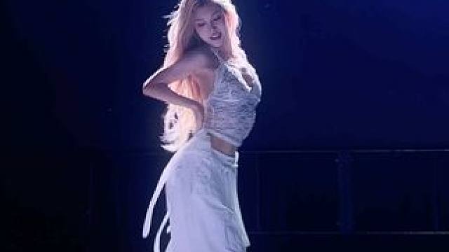 灰尘都像是在与我共舞 当我遇到真爱时 请给我放一首