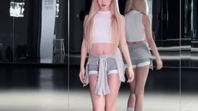 老婆们喜欢正面的还是侧面的视角嘞 #