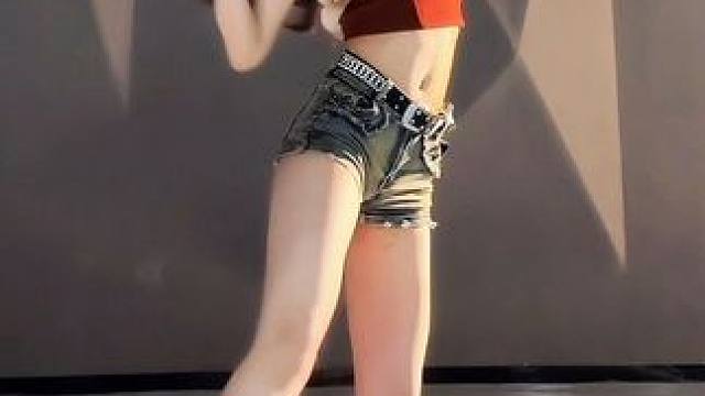 被这个momo舞台迷晕了 又是一记爽舞！